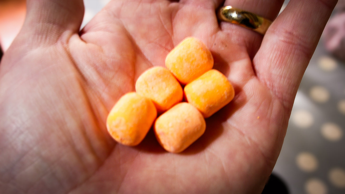 Peach & Pepper Dumbbell 16mm Pop Up Fluro Orange