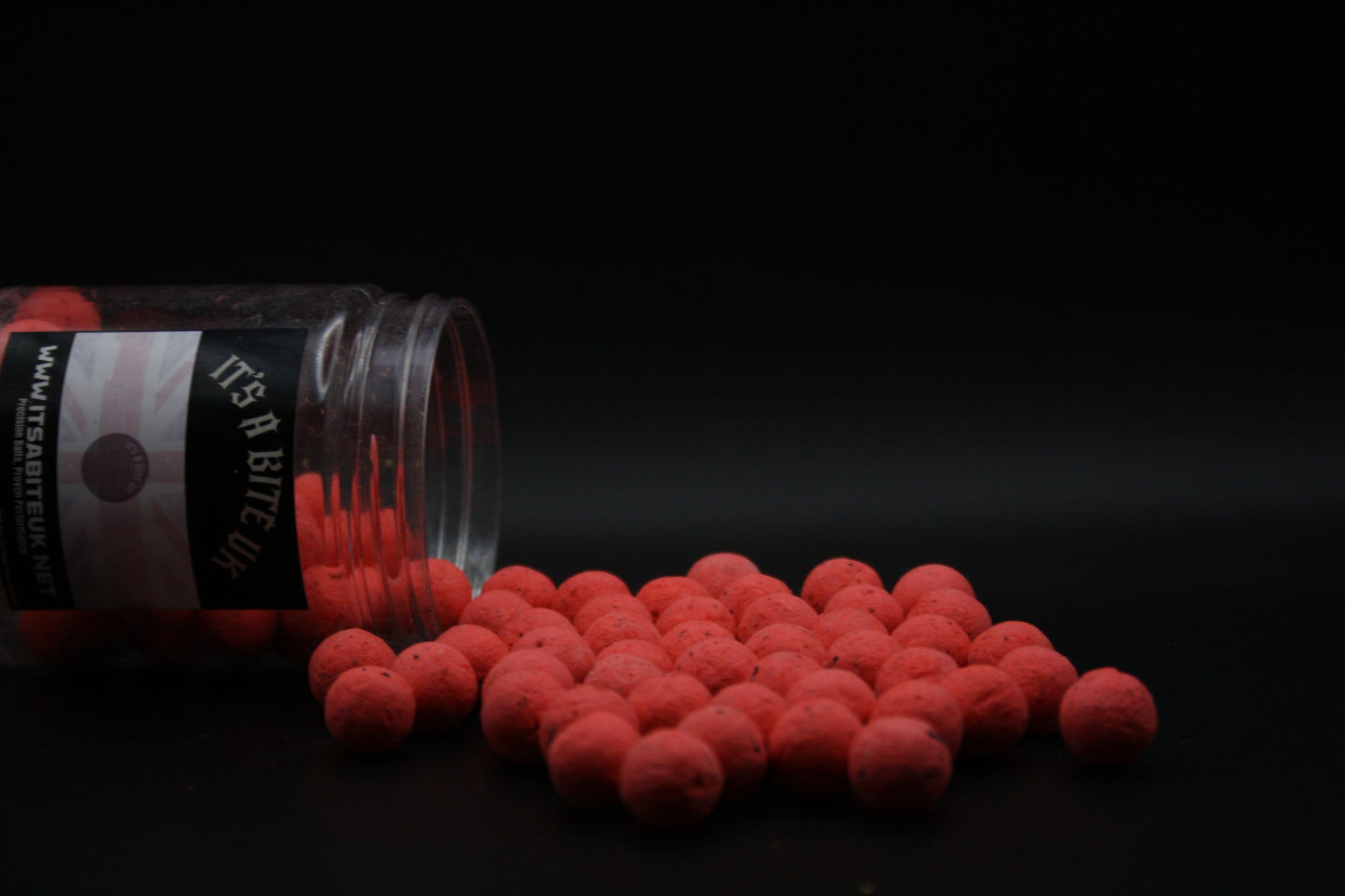 LIMITED EDITION New Strawberry Spice Fluro Pop up and Wafter Range INCLUDES HOOK BAIT SPRAY
